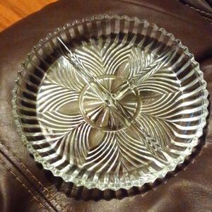 ROUND CLEAR Glass‎ Sawtooth Edge 3 Section Dish VTG
